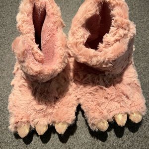 Girl monster slippers with Velcro closure